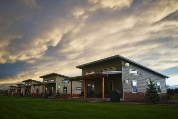 Columbia - Stunning Mountain Views, Close to GNP! - Image 1